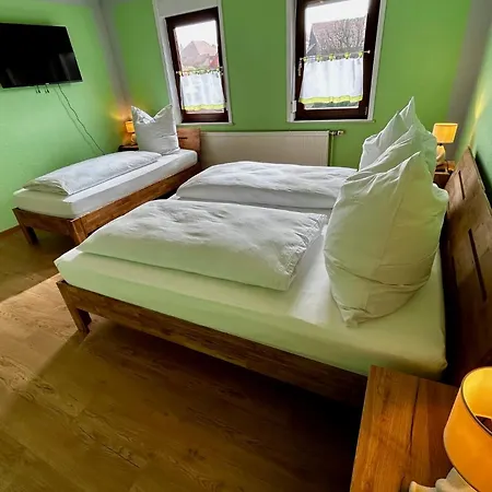 FEWO Unterm Stein - Ganzes Haus - 5 Schlafzimmer Alheim
