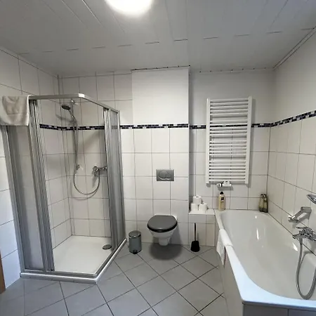 FEWO Unterm Stein - Ganzes Haus - 5 Schlafzimmer Alheim